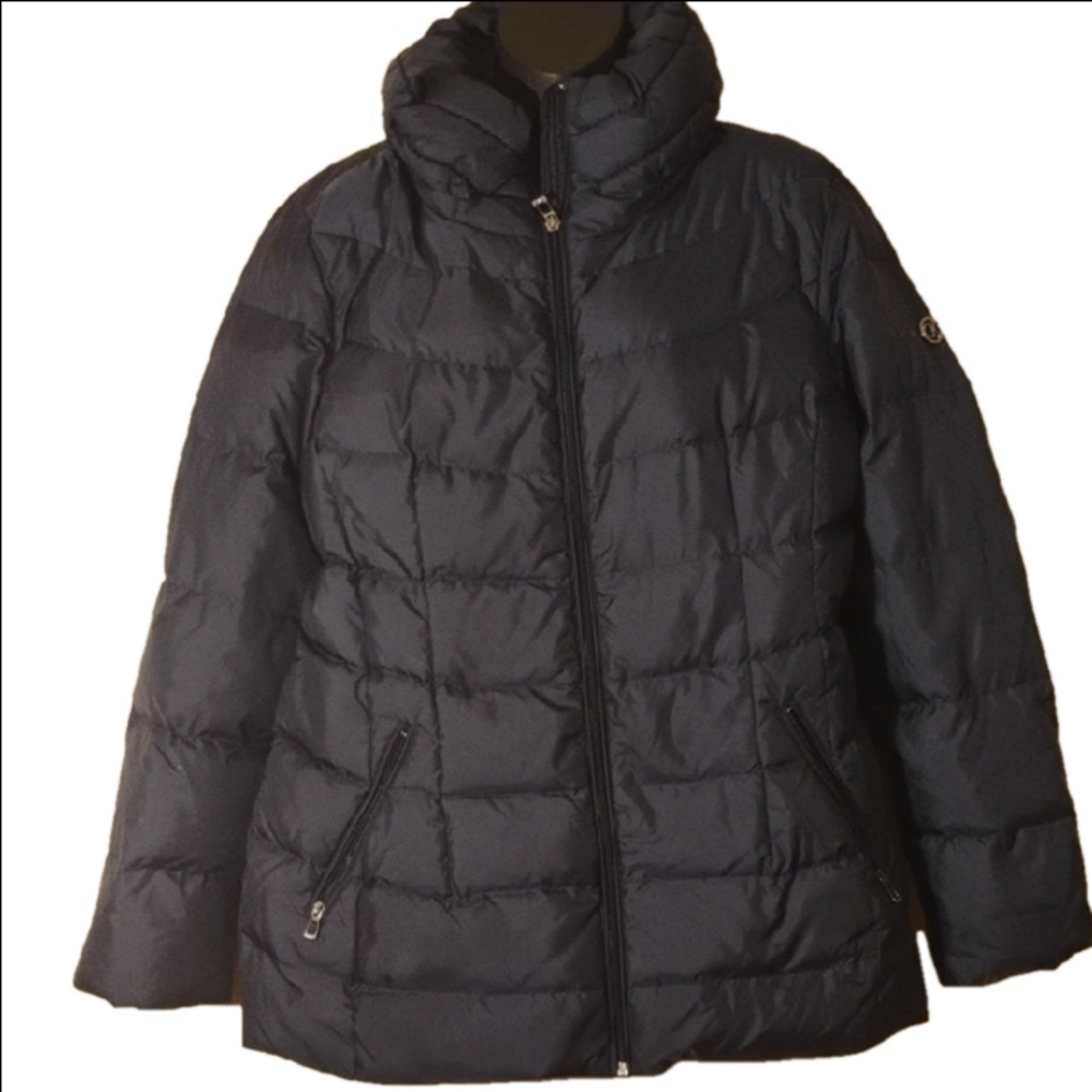 Calvin Klein Navy Blue  Puffer Jacket with Beautiful Silver Lining. Size XL.Flaw